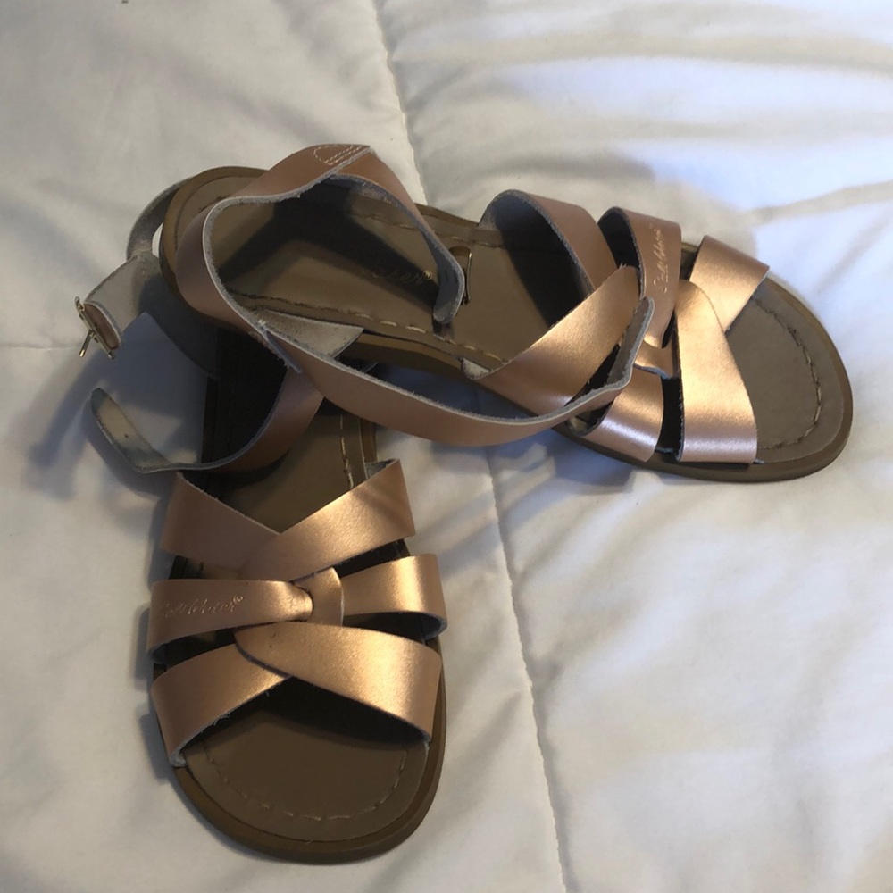 Hoyway Salt Water Sandals. Women’s 8. Rosegold